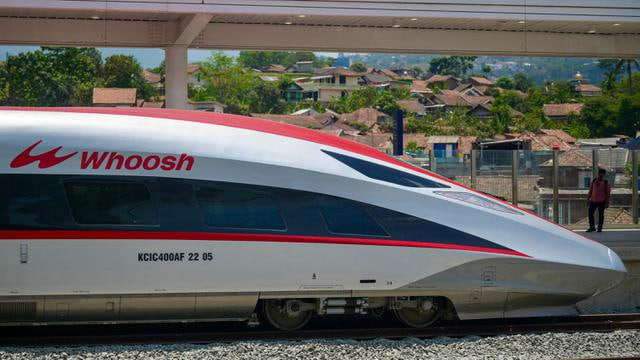 Kereta Cepat Whoosh Kini Dikendalikan Masinis